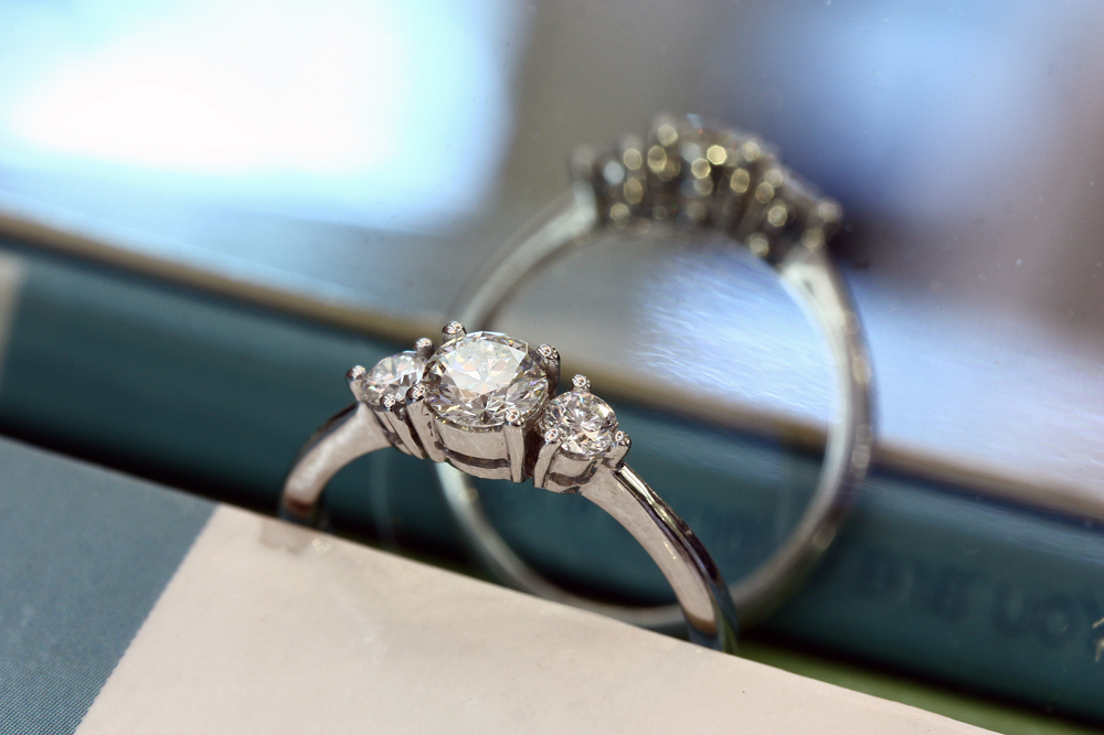How To Choose a Timeless Engagement Ring