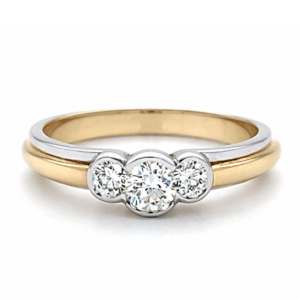 Round Cut Engagement Ring
